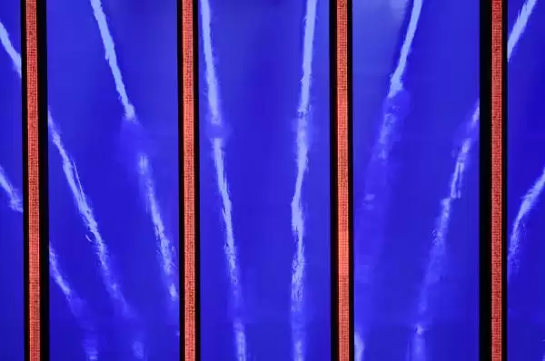 blue_black_red_lines_cc_ www.twin-loc.fr