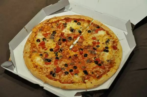 dominos_pizza_CC--TAKA_P_P_R_S_thumb.webp