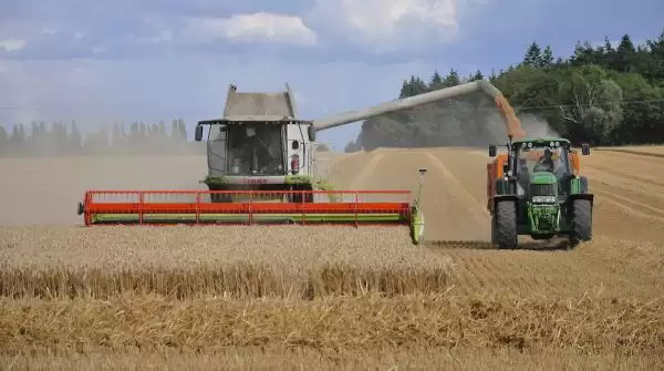 wheat_harvester_cc_martin_pettitt_thumb.