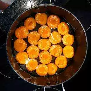 The finished apricot compote. Photo: CC-Simon Aughton The finished apricot compote. Photo: CC-Simon Aughton