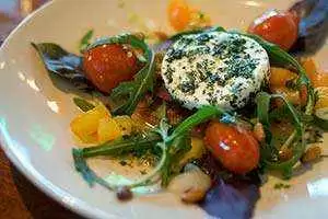 The finished heirloom tomato salad. Photo: CC-xmatt The finished heirloom tomato salad. Photo: CC-xmatt