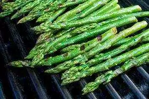 The finished grilled asparagus. Photo: CC-woodleywonderworks The finished grilled asparagus. Photo: CC-woodleywonderworks