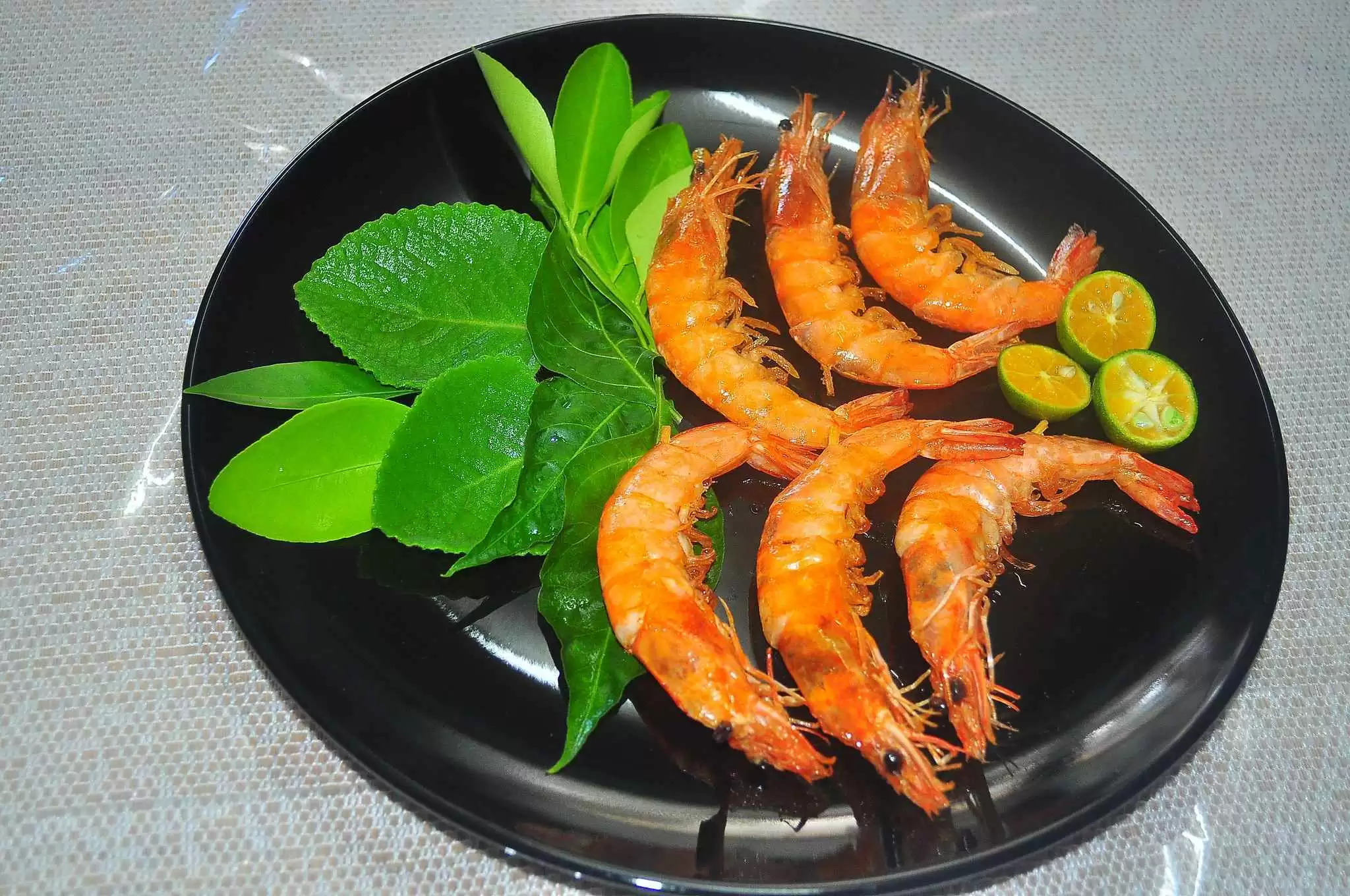 Grilled Garlic And Black Pepper Prawns (Gluten-Free) - Garlic and black pepper add great flavor to grilled prawns. Photo: CC-- Whologwhy