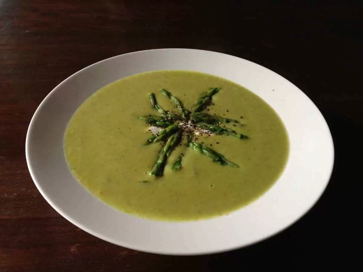 Creamy French-Style Potato Asparagus Soup (Gluten-Free)