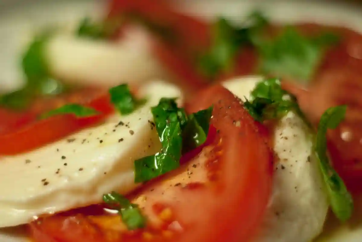 More information about "Easy Breezy Caprese Salad (Gluten-Free)"