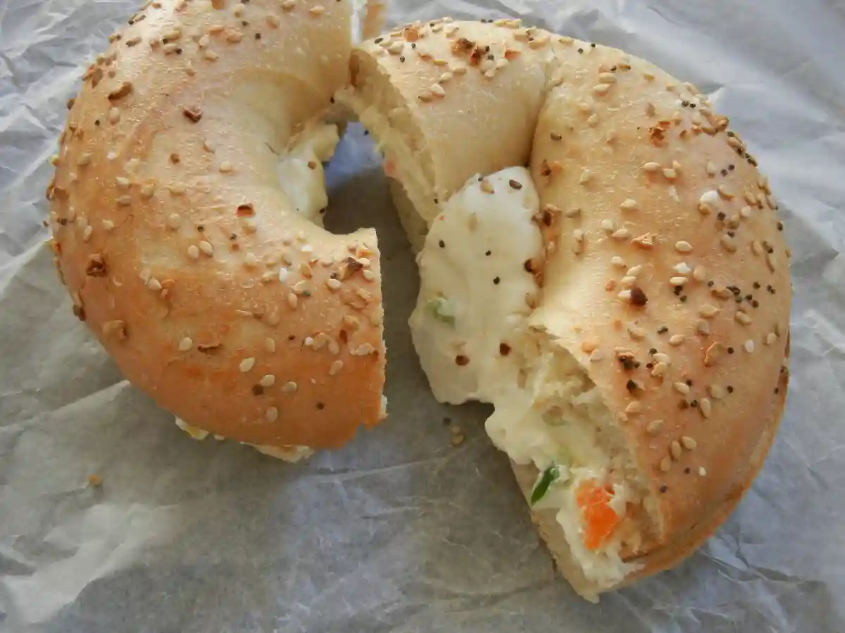 LA Man Makes Provocative Gluten-Free Bagel Order and Gets Shut Down by New York Servers