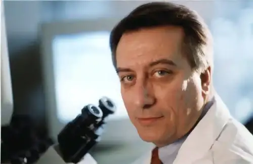 Artificial Intelligence Reaches Pathologist-Level Accuracy in Celiac Disease Diagnosis (+Video) - Carles Cordon-Cardo MD PhD Chair of Pathology at Mount Sinai Hospital by Davidsans123 is licensed under CC BY-SA 3.0.++ Watch the Video ++