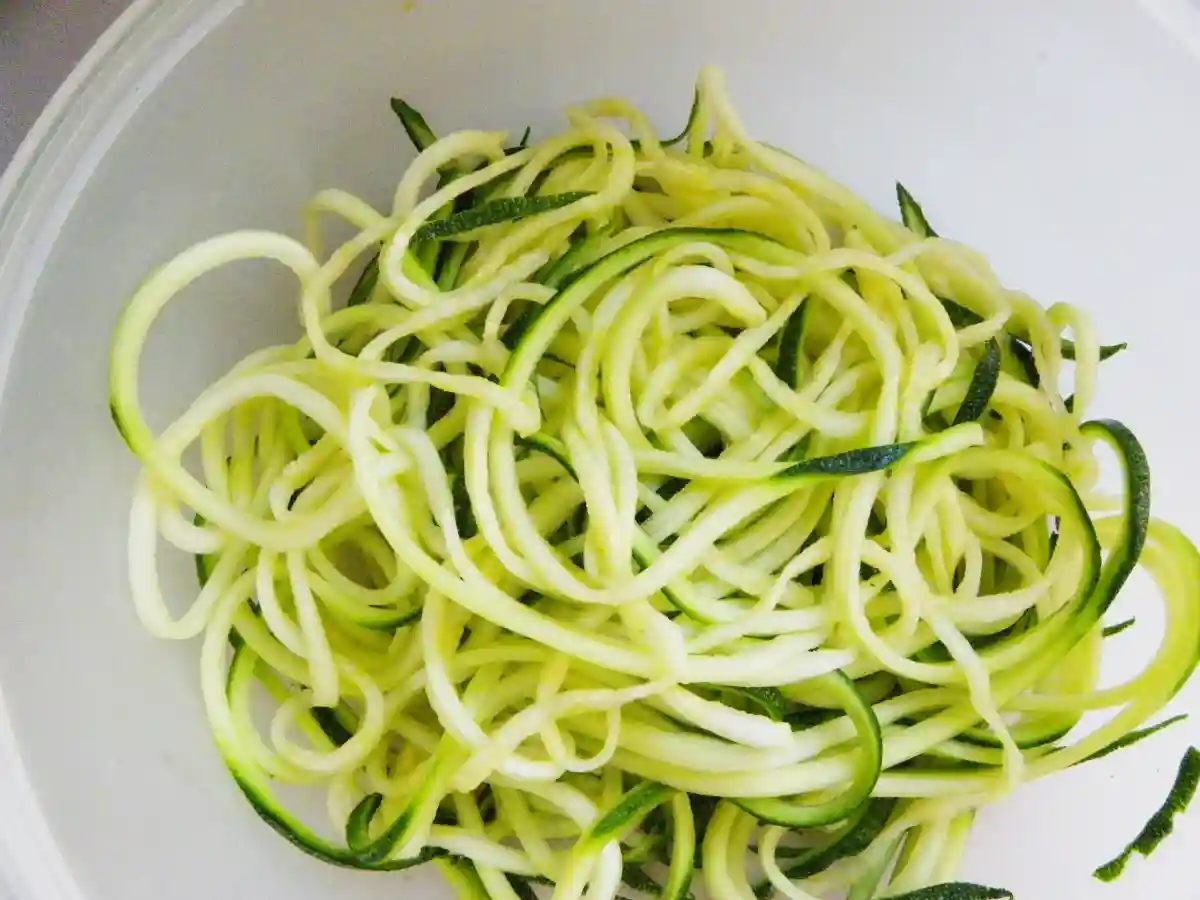 More information about "Gluten-Free Zucchini Noodles with Sun-Dried Tomato Pesto & Toasted Almonds"