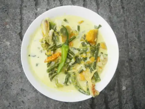 Gluten-Free Ginataang Gulay (Vegetables in Coconut Milk) - 9679Cuisine food of Bulacan 05 by Judgefloro is marked with CC0 1.0.