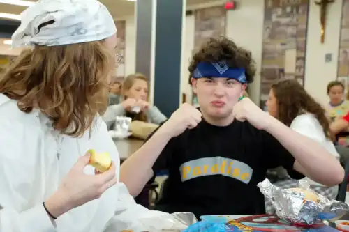 Gluten-Free Kids: Keeping Children Safe at School and Social Events - High School Lunch by MC Quinn is licensed under CC BY 2.0.