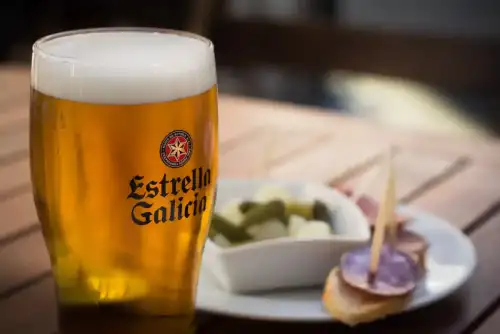 Using AI-Powered Computer Vision to Detect Gluten in Gluten-Free Beer (+Video) - Estrella Galicia by Metukkalihis is licensed under CC BY-SA 3.0.++ Watch the Video ++