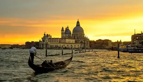Gluten-Free Travel Guide: How to Stay Safe in 10 Popular Destinations (+Video) - Venice, Italy by szeke is licensed under CC BY-SA 2.0.++ Watch the Video ++