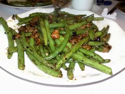 Gluten-Free Chinese-Style Green Beans with Garlic and Peppers - Green beans with olives and minced pork - 102620082492 by roland is licensed under CC BY 2.0.