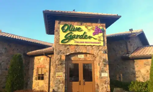 Celiac Diner Sues Olive Garden After Gluten Mix-Up Leads to Medical Emergency (+Video) - Olive Garden by JeepersMedia is licensed under CC BY 2.0.++ Watch the Video ++