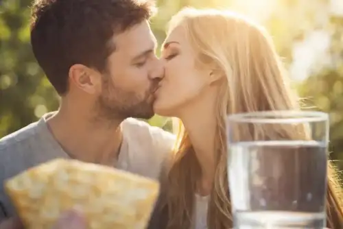 Kissing and Celiac Disease: Study Finds a Simple Way to Reduce Gluten Risk (+Video) - Image: Celiac.com ++ Watch the Video ++
