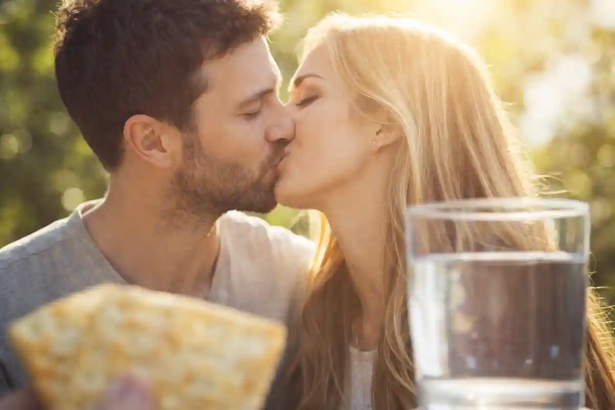 More information about "Kissing and Celiac Disease: Study Finds a Simple Way to Reduce Gluten Risk (+Video)"
